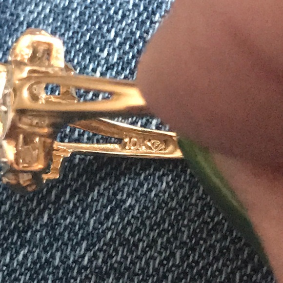 10K peridot diamond ring - Picture 2 of 9